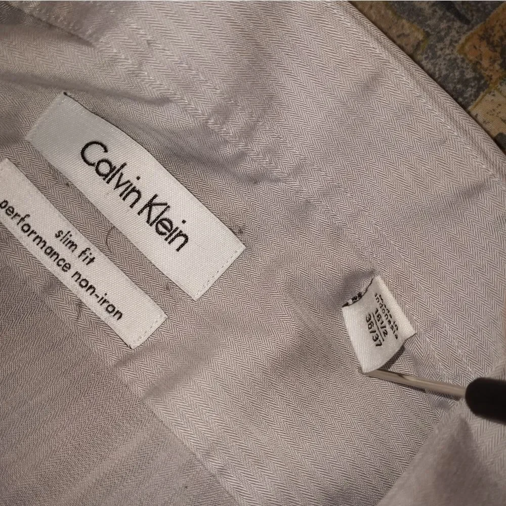Calvin Klein DressShirtMens 16 1/2 34/35 SilverGrayL/Sl SlimFitNonIron ButtonUp.